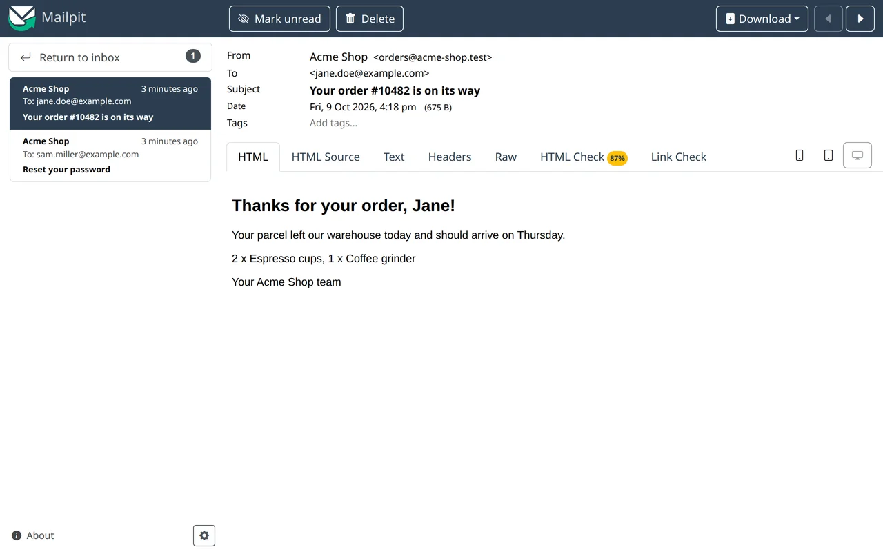 Das Postfach von Mailpit mit zwei Mails aus dem Shop, eine davon geöffnet: „Your order #10482 is on its way“